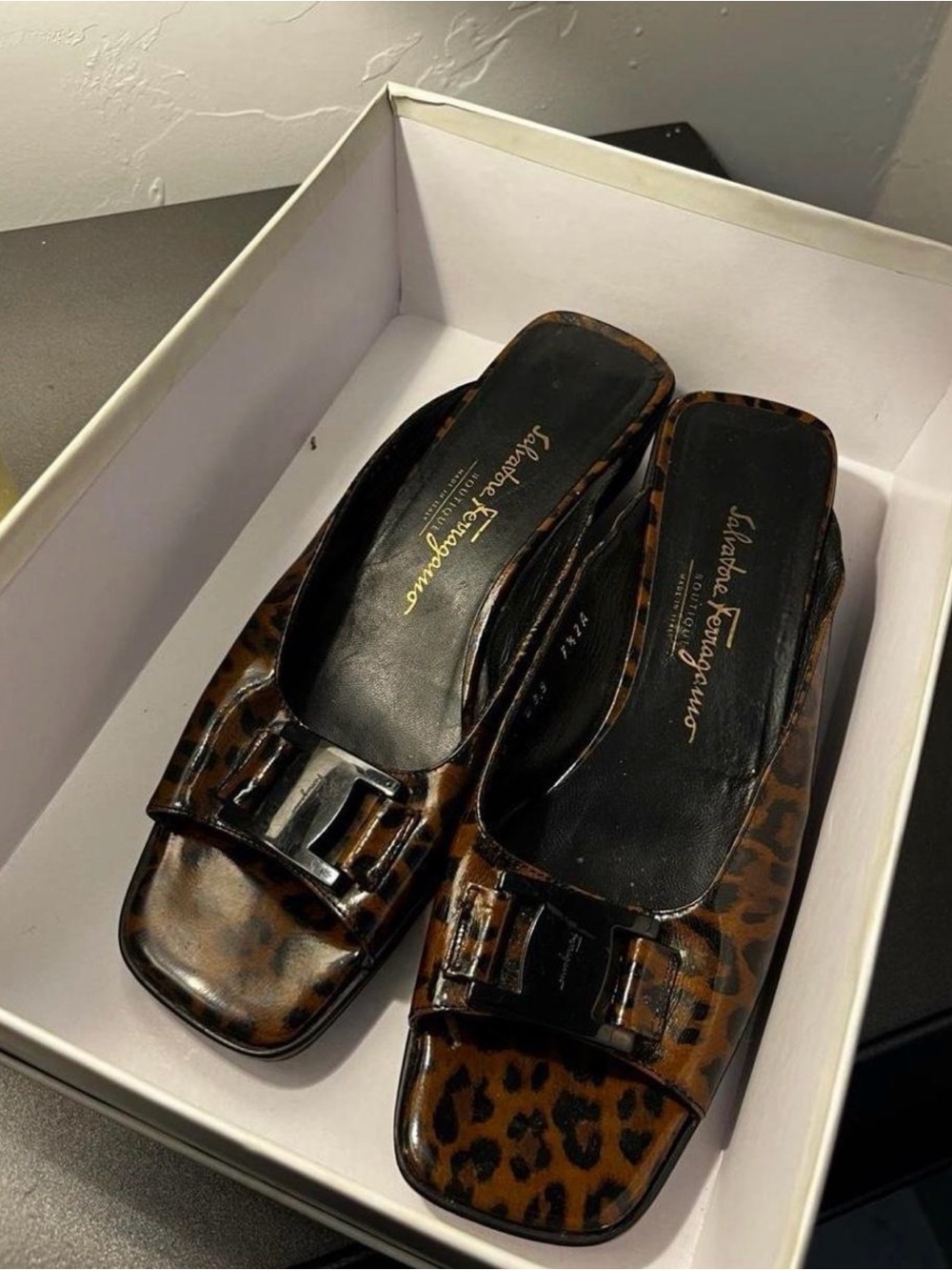 Salvatore Ferragamo Leopard Print Patent Leather Slide Mules - Brown/Black